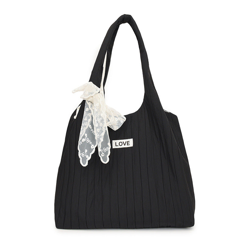 Freizeit-Tasche mit Strukturiertem Design und Verspieltem Schal Brehn