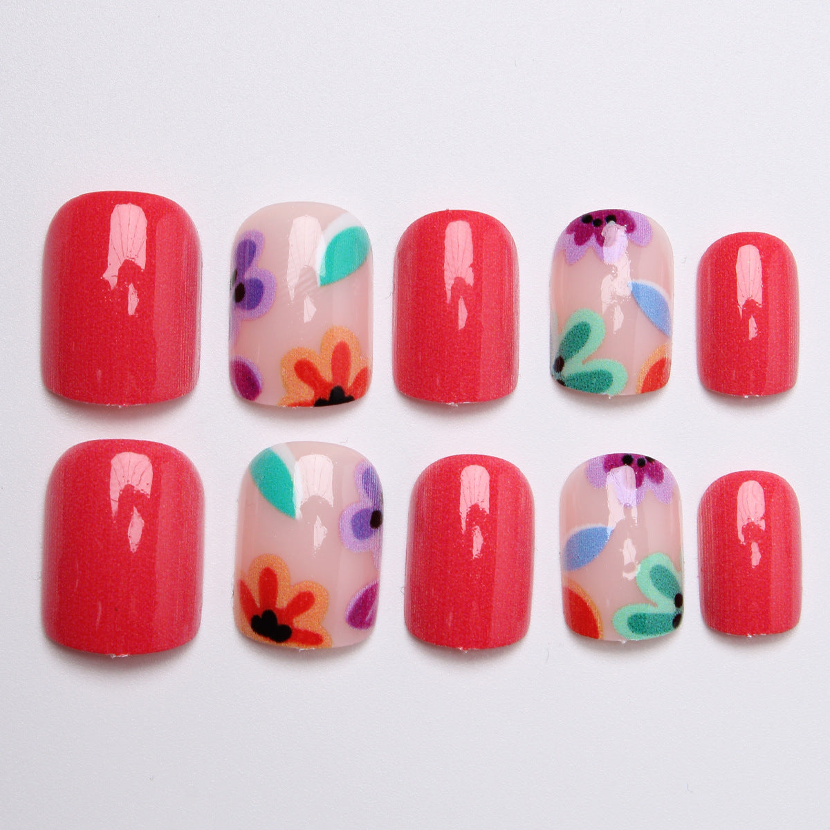 Kunstvolle Nagelspitzen im floralen Design Brehn
