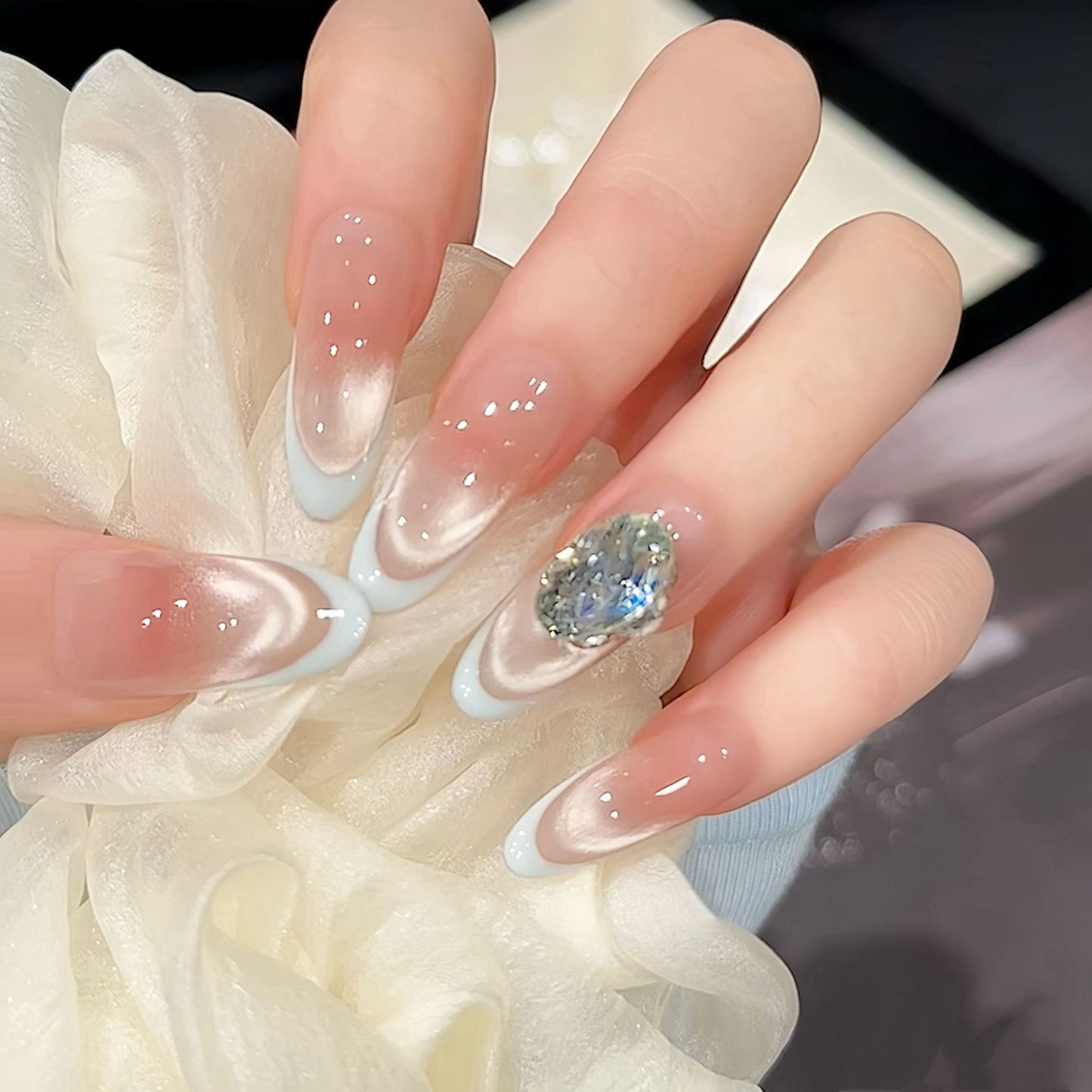 Kunstnägel mit Glamourösen Akzenten Brehn