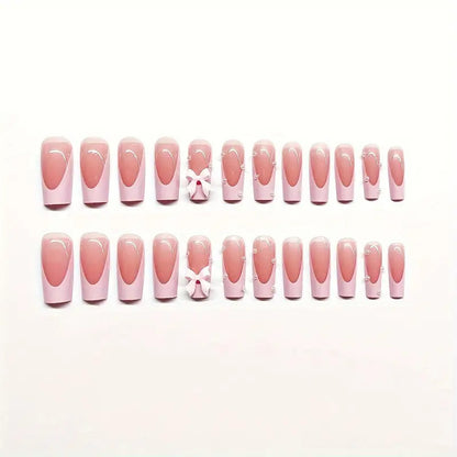 Kunstnagelset mit romantischen Schleifen- und Glitzerdetails Brehn