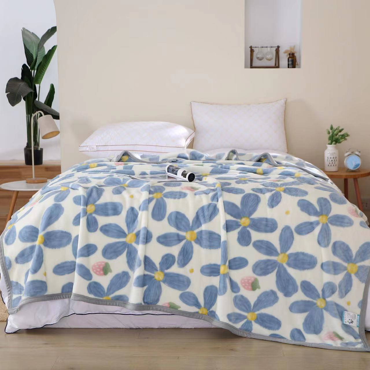 Damen Fluffy Kuscheldecke mit verspieltem Wolkenmuster Brehn
