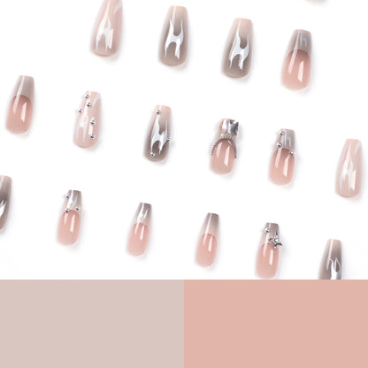 Kunstvolle Nagelverlängerungen mit trendigem Glanz- und Design Brehn