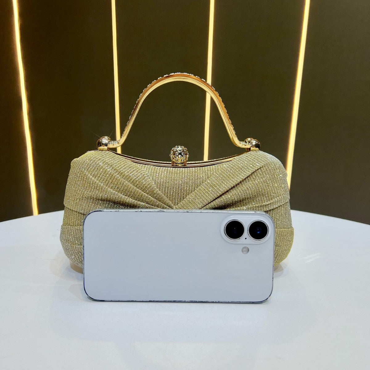 Glamouröse gedrehte Abendhandtasche