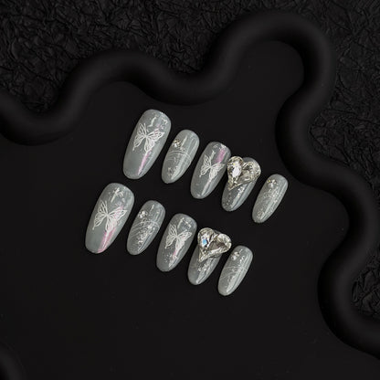 Künstlerisches Press-On Nagelkunst Set mit Schmetterlingsdesign und Juwelenakzenten