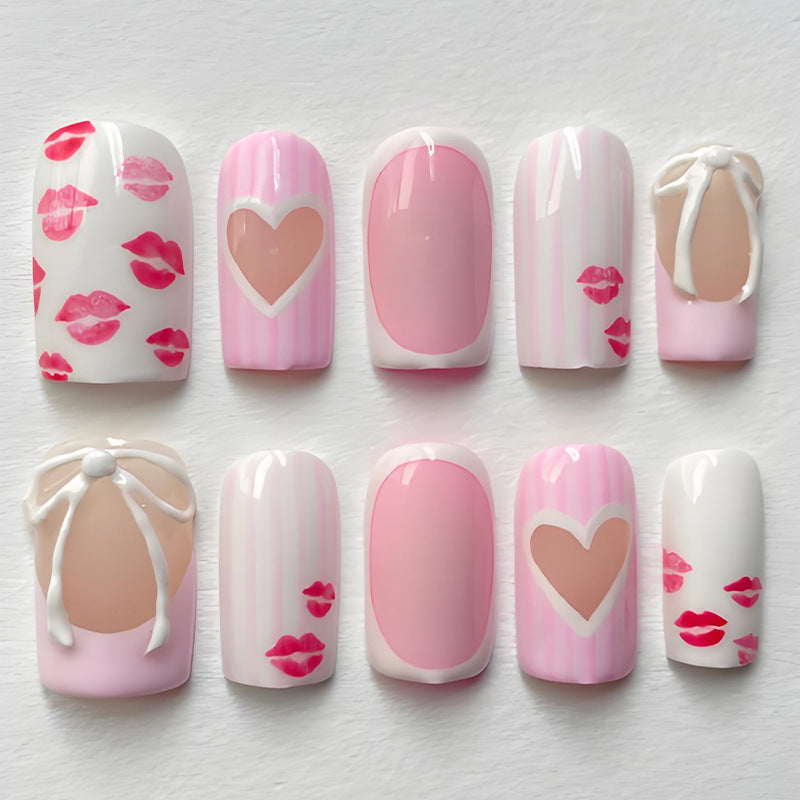 Kunstnagelset mit liebevollen Herz- und Lippenmotiven Brehn