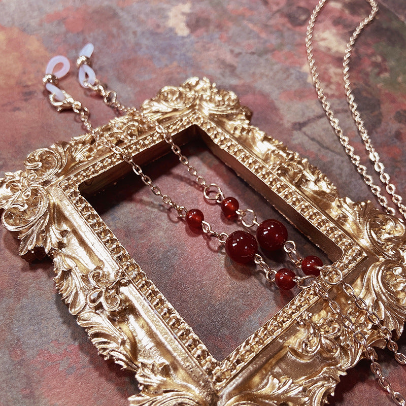 Elegante Schmuckhalterkette mit Roten Akzenten Brehn