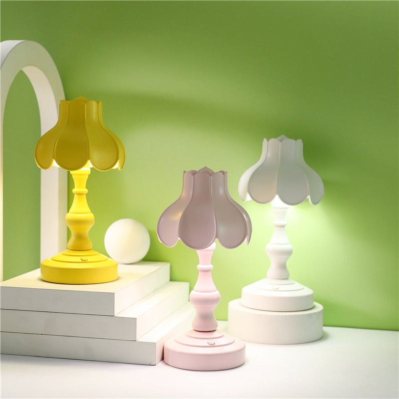 Unisex Dekorative Tischlampe im blütenförmigen Design Brehn