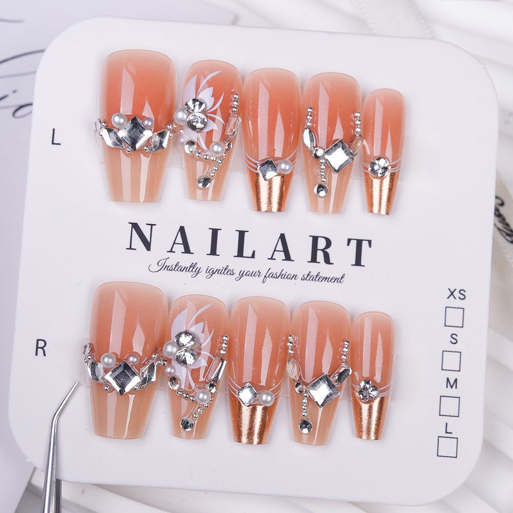 Kreatives thematisches Press-On-Nagelset Brehn