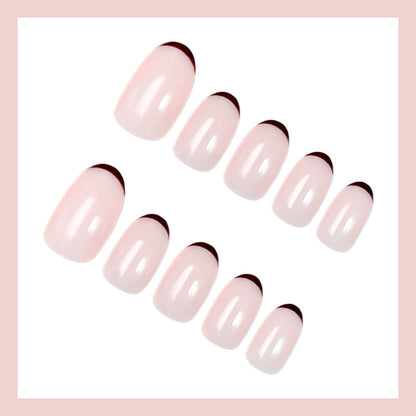 Kunstnagelset mit eleganten French-Spitzen und trendigem Design Brehn