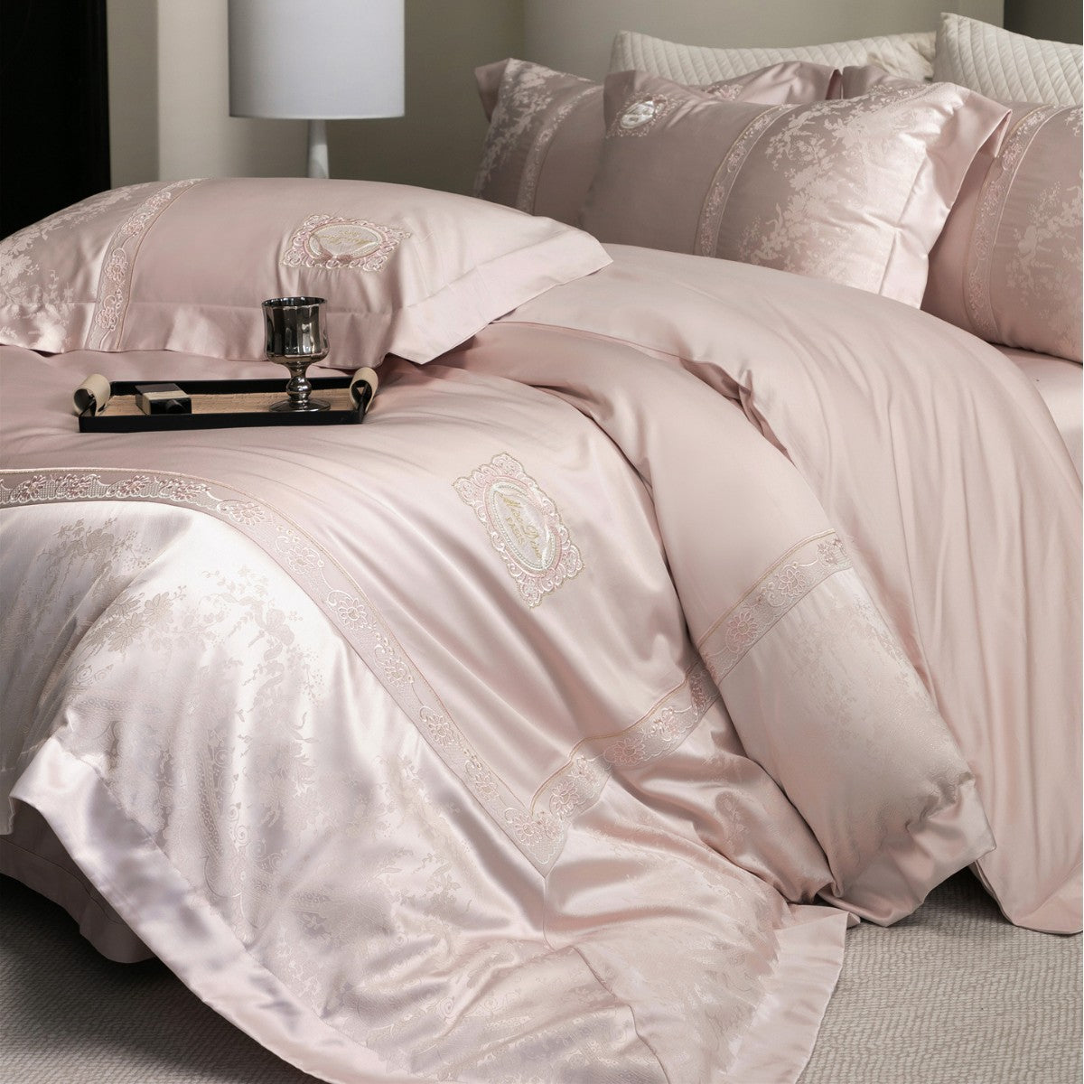 Luxuriöses Besticktes Satin-Jacquard Bettbezug-Set mit Medaillon und Spitzenrand