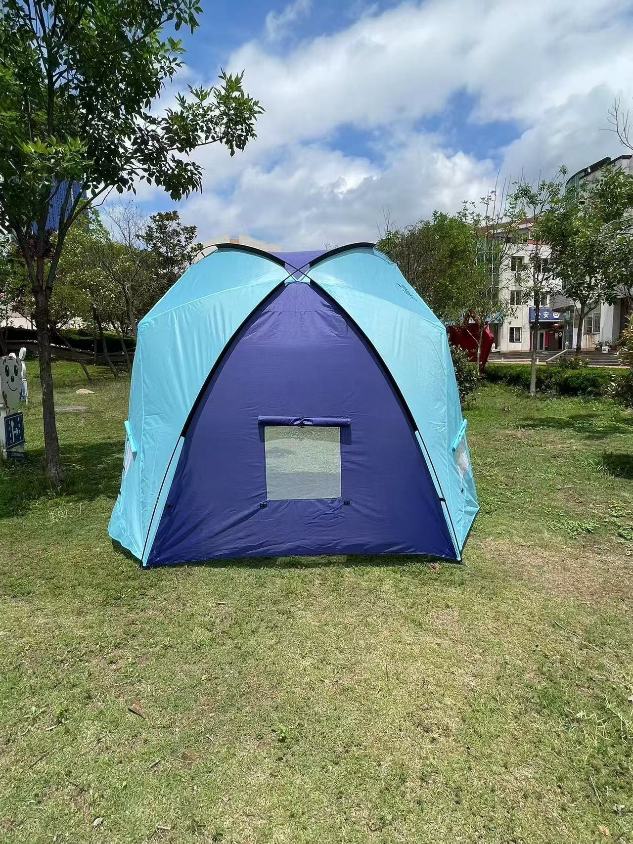 Strandpavillon mit integrierten Fenstern Brehn