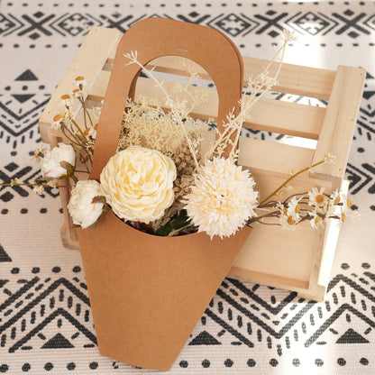 Getrocknete Blumenarrangement in umweltfreundlicher Verpackung