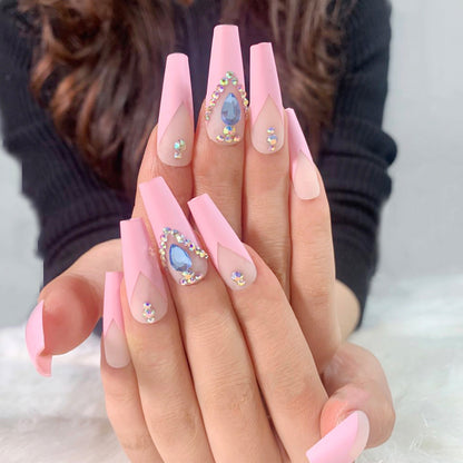 Kunstvolle Glitzer-Nagelverlängerungen mit Aqua-Akzenten Brehn