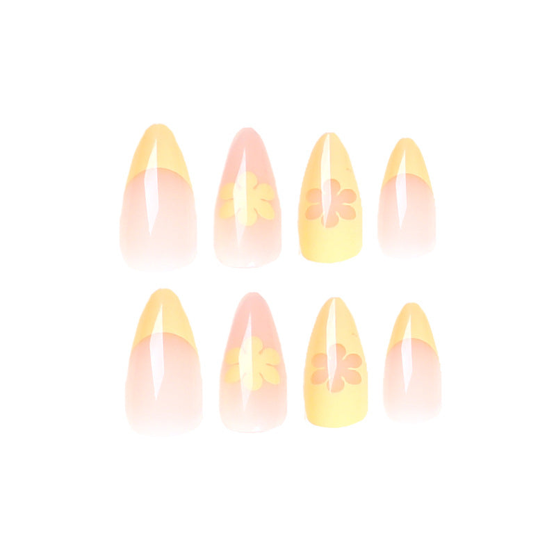 Kunstvolle Gel-Nägel mit floralen Designs Brehn