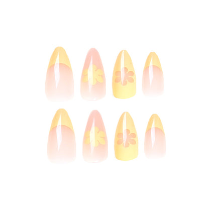 Kunstvolle Nageldesigns mit floralen Akzenten und Farbverlauf Brehn