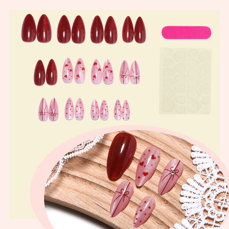 Dekoratives Press-On Nagelset mit Herz- und Schleifendesigns Brehn