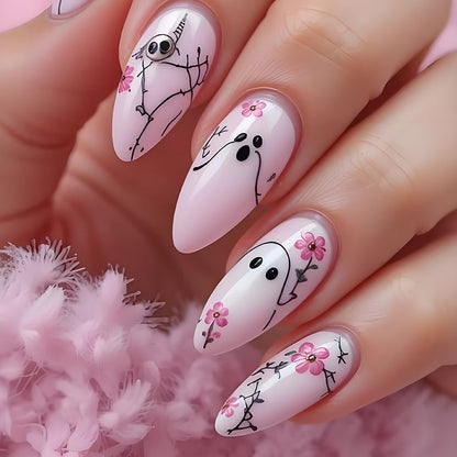 Kunstnagelset mit verspielten Geister- und Blumenmotiven Brehn
