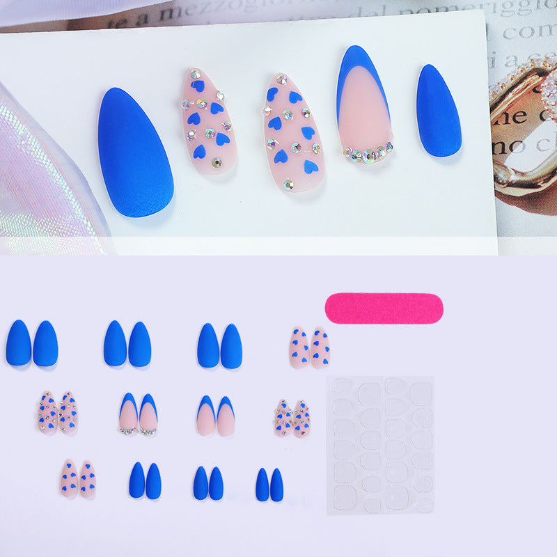 Kunstnagelset mit Herz-Design und Glitzer-Akzenten Brehn
