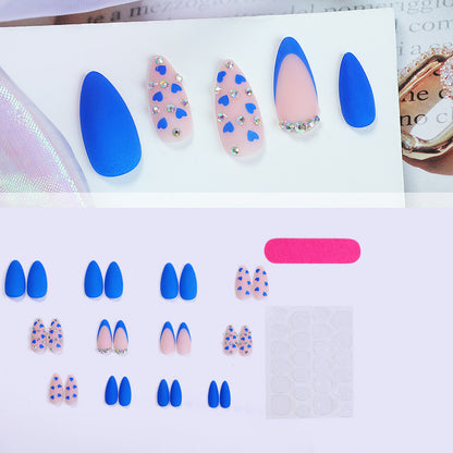 Kunstnagelset mit Herz-Design und Glitzer-Akzenten Brehn