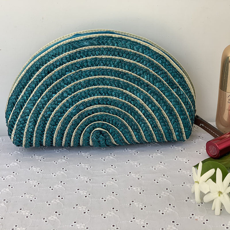 Kosmetiktasche Im Eleganten Halbmonddesign Brehn