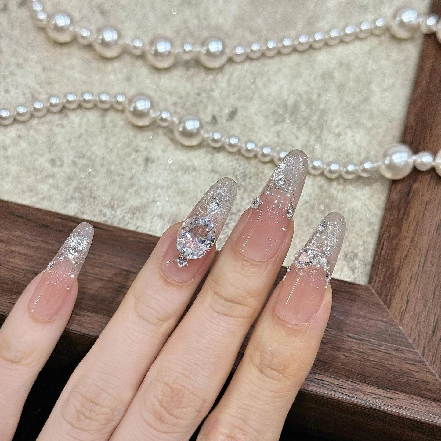 Künstliche Kunstnägel mit Luxuriösem Glitzer- und Strassdesign Brehn
