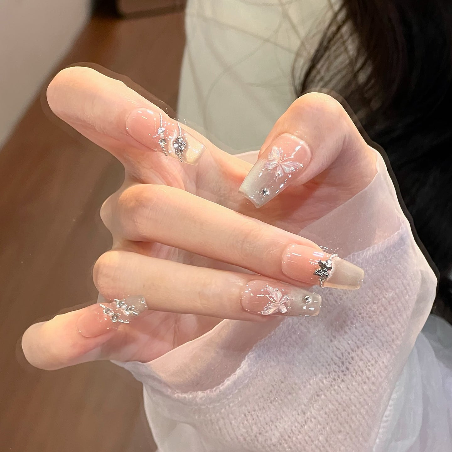 Elegante dekorative Press-On Nail Set Brehn