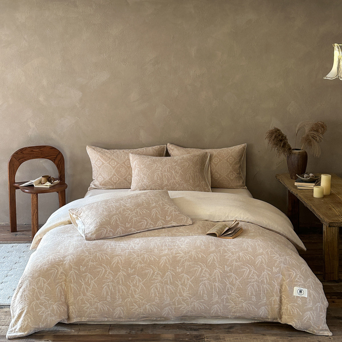 Luxuriöse Baumwoll-Leinen Bettwäschegarnitur mit leichter Steppstruktur und floralem Jacquard