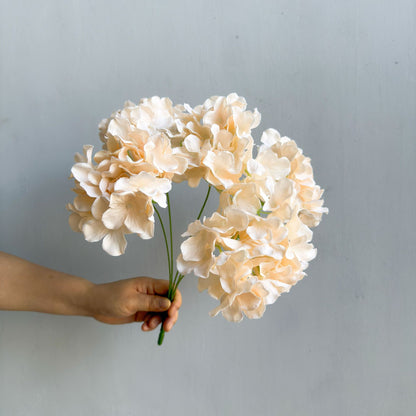 Elegante Blumenarrangement