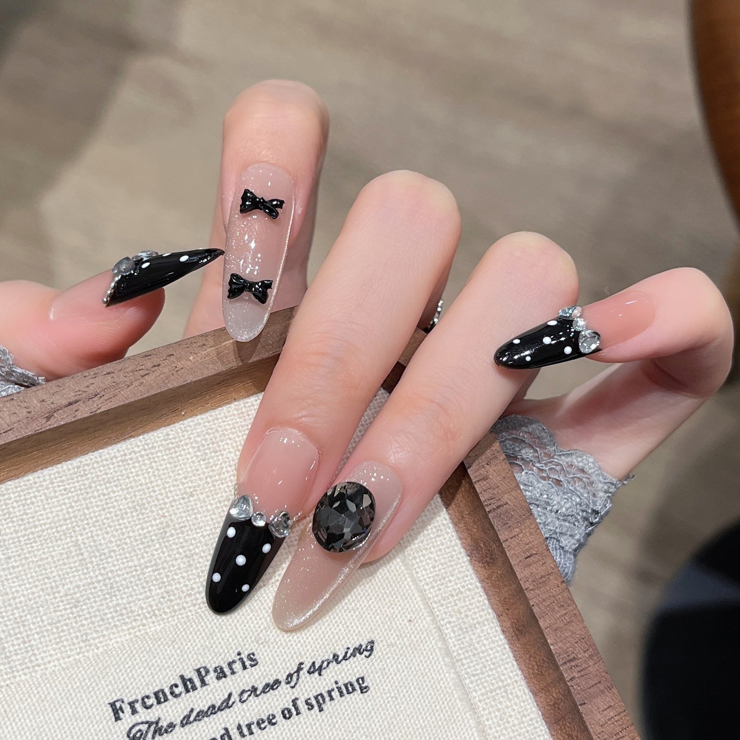 Dekorative mit Strass verzierte Press-On Nagelerweiterungen Brehn