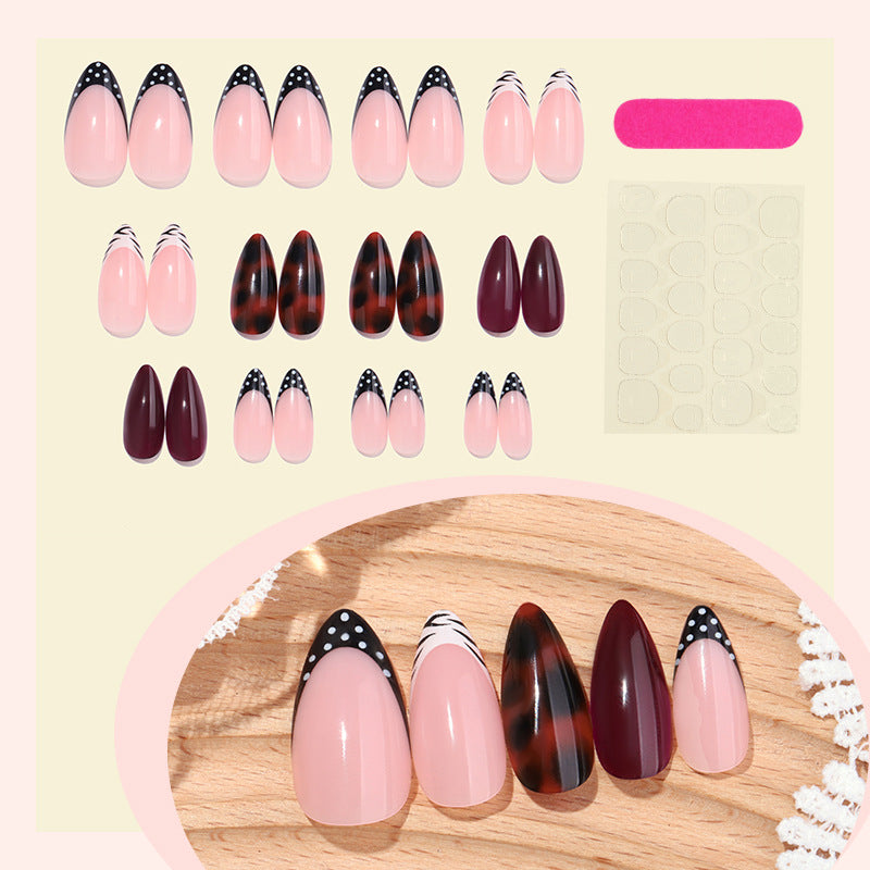 Premium dekorative Press-On Nail Set mit einzigartigen geometrischen Mustern Brehn