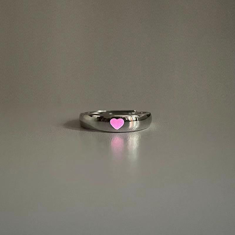 Stilvoller Ring mit Herzmotiv Brehn