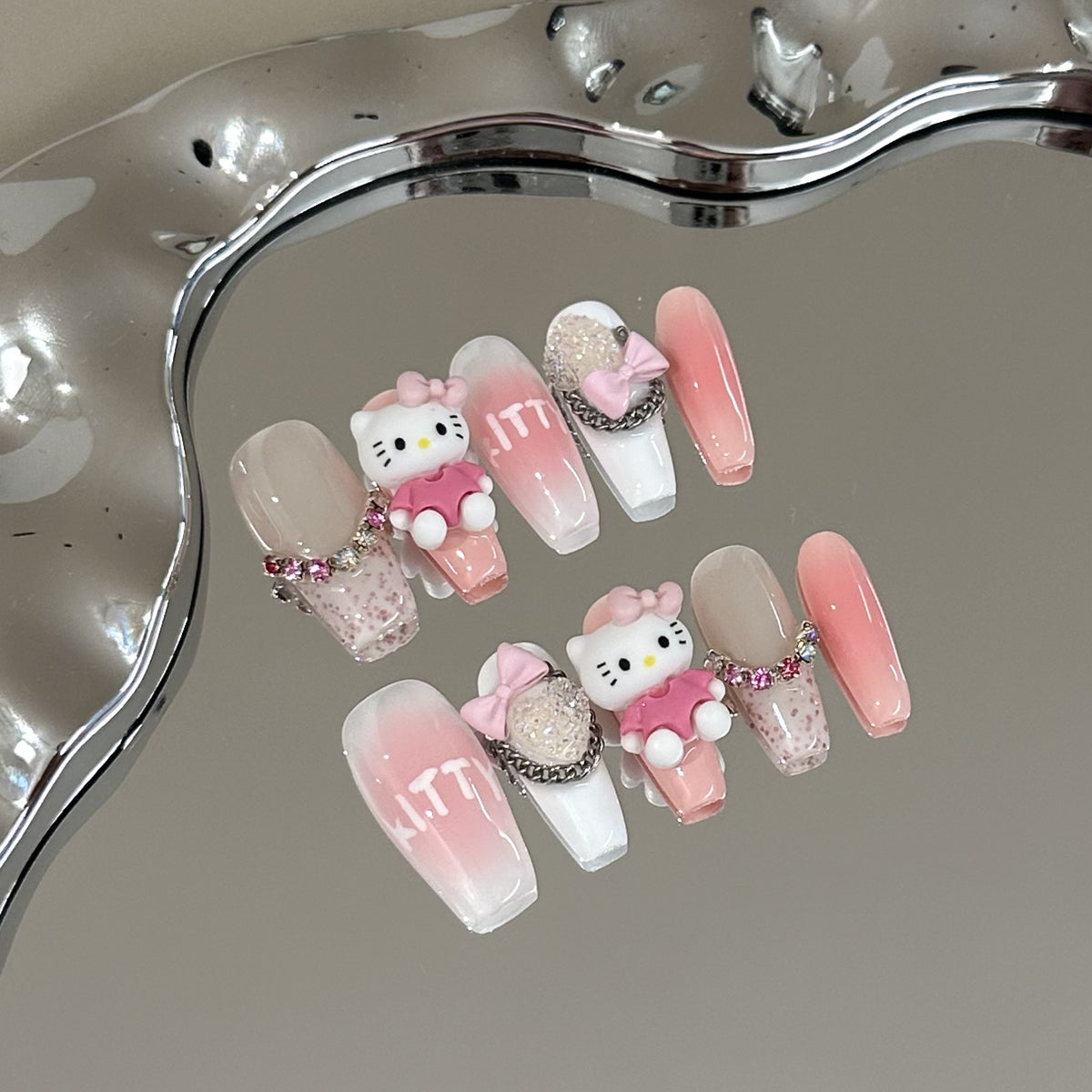 Verspielte Kitty-Themen Press-On Nagelkollektion