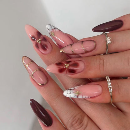 Kunstnagelset mit eleganten floralen und glamourösen Designelementen Brehn