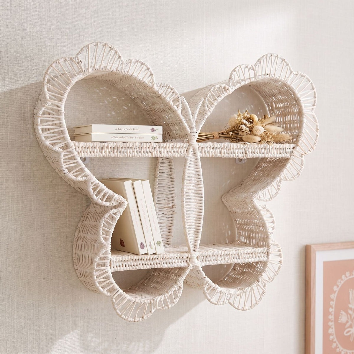 Verspieltes Wandregal im Schmetterlingsdesign Brehn