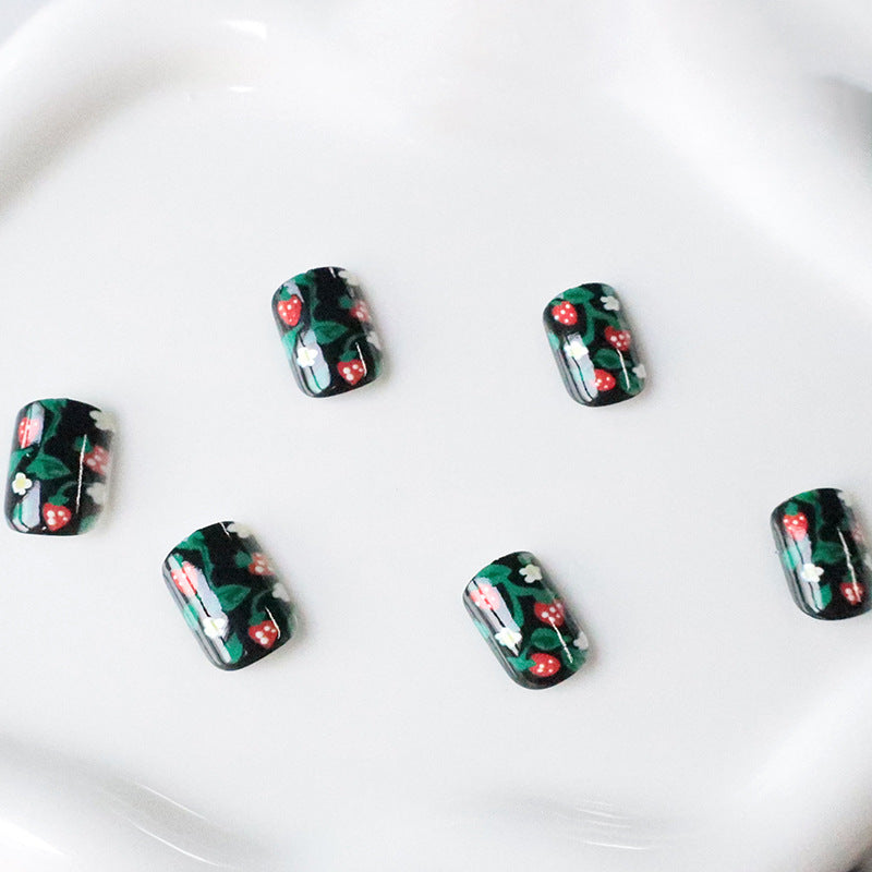 Erdbeergarten Nail Art Brehn