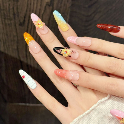 Künstlerisches Press-On-Nagelset mit floralen Motiven