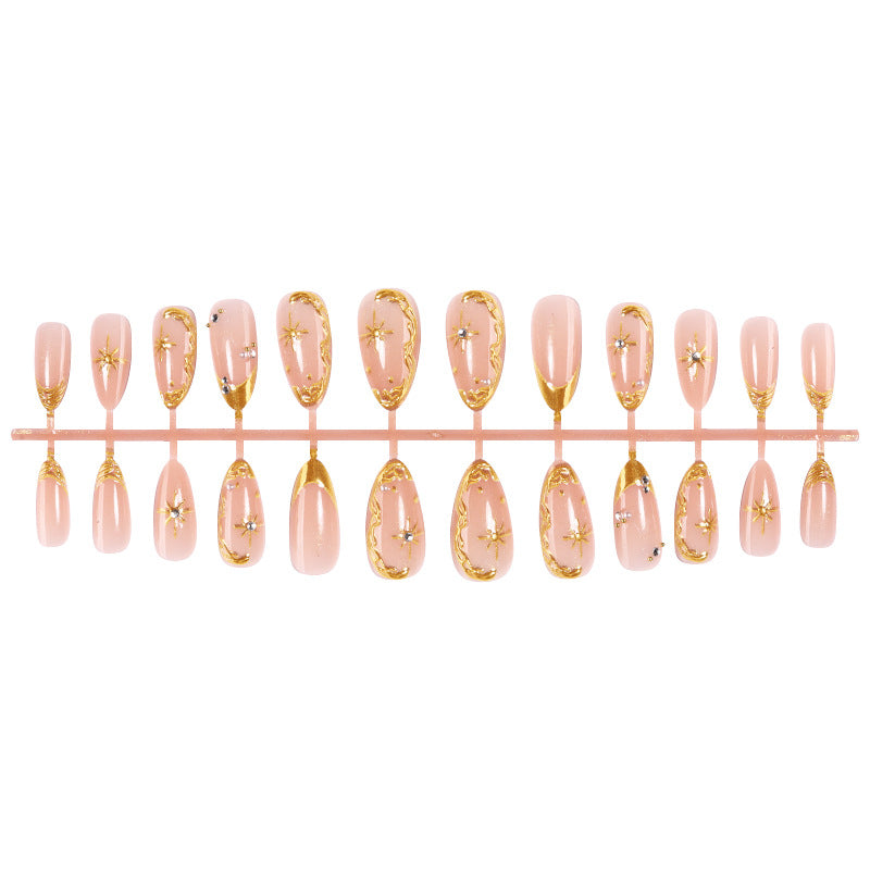 Dekoratives Druck-Nagelkunst-Set mit goldenen Akzenten Brehn