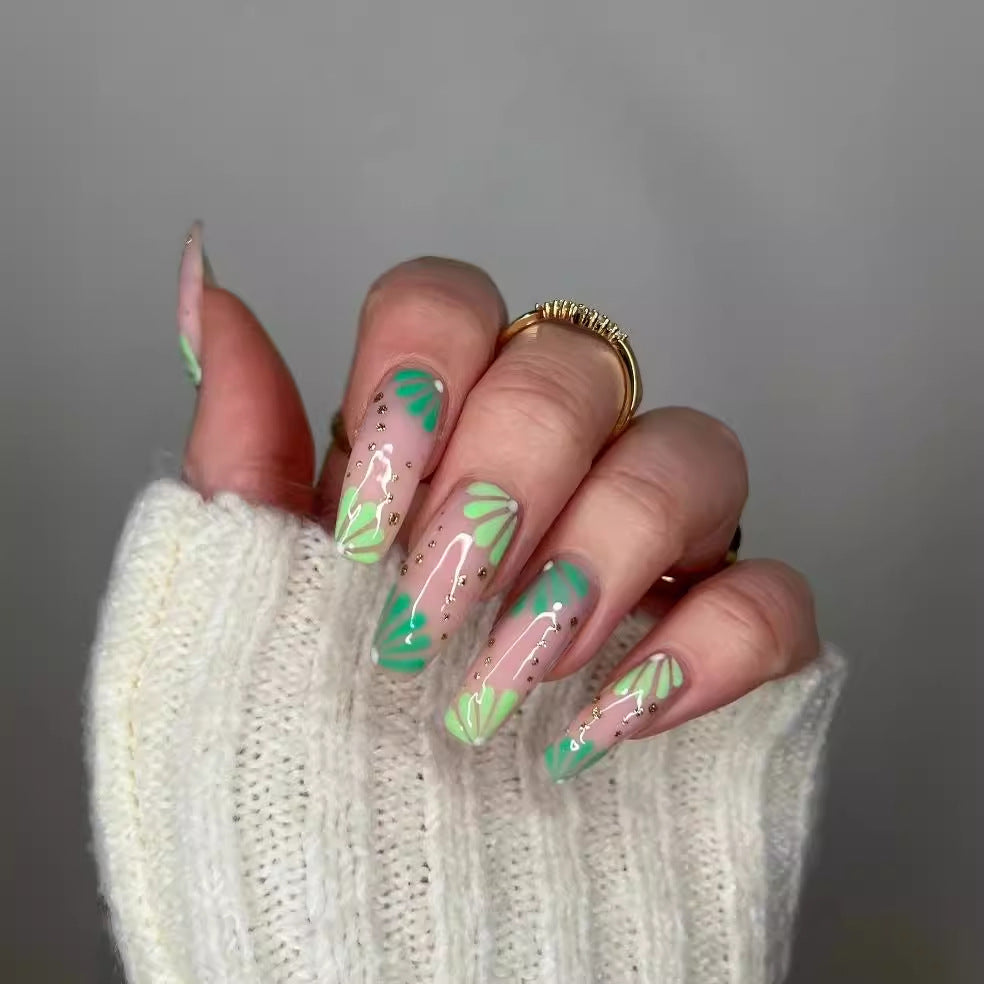 Kunstvoll gestaltete Nail Art Brehn