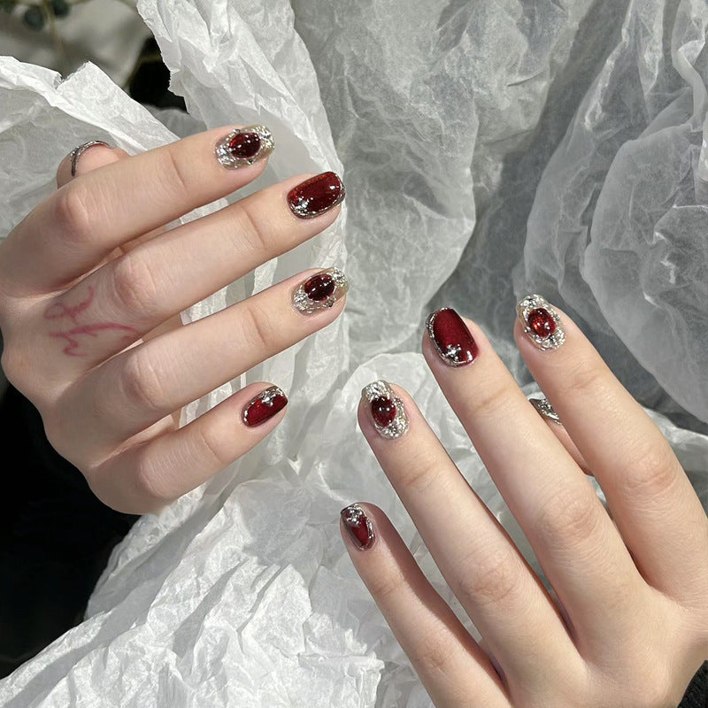 Künstlerisches Maniküre-Nagelset mit funkelnden silbernen Akzenten Brehn