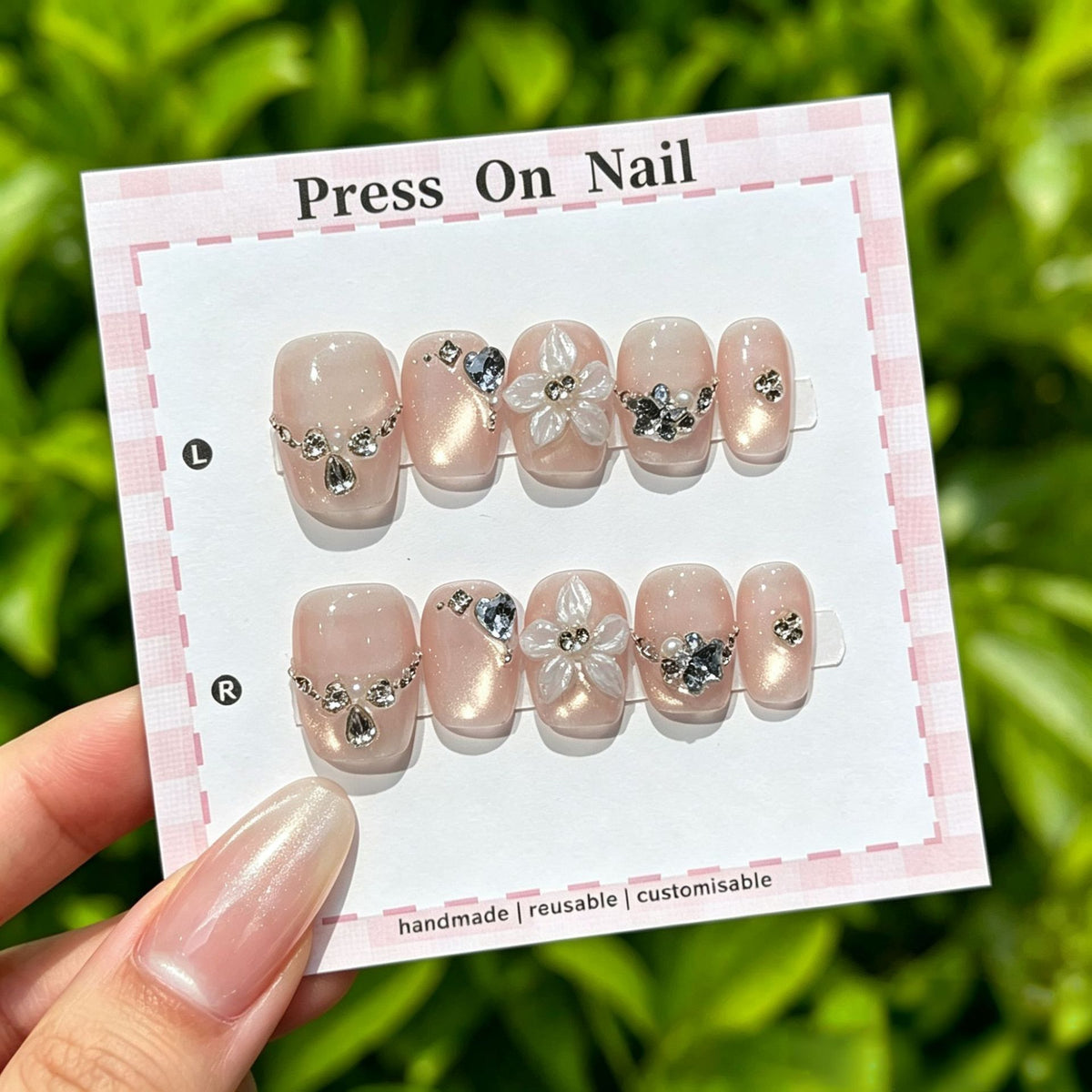 Anpassbare florale Press-On Nagelkollektion