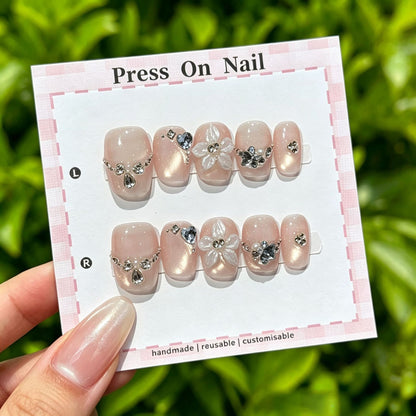 Anpassbare florale Press-On Nagelkollektion