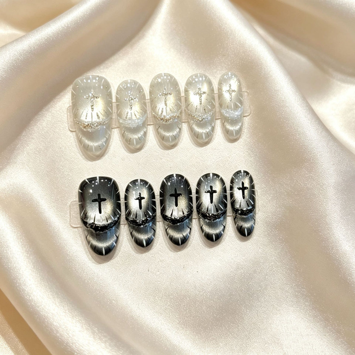 Künstlerisches Press-On Nagelset mit Gothic-Mustern