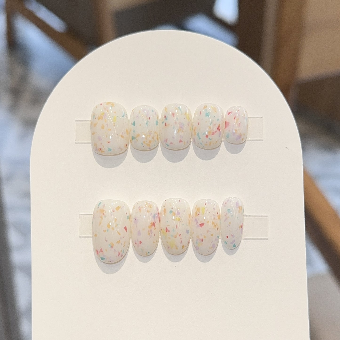 Kunstnägel mit Fröhlichem Funkel-Design Brehn