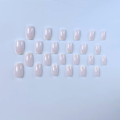 Elegantes French Tip Nagelkunstset  1790958182