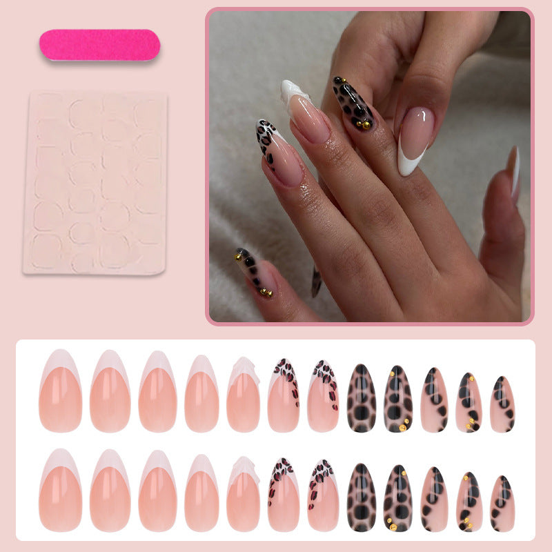 Kunstnagelset mit trendigen Leopardenmustern und eleganten Akzenten Brehn