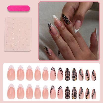 Kunstnagelset mit trendigen Leopardenmustern und eleganten Akzenten Brehn