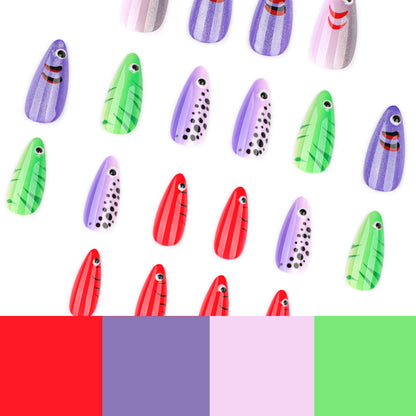 Kunstvolle Nagelverlängerungen mit verspieltem Fischdesign Brehn