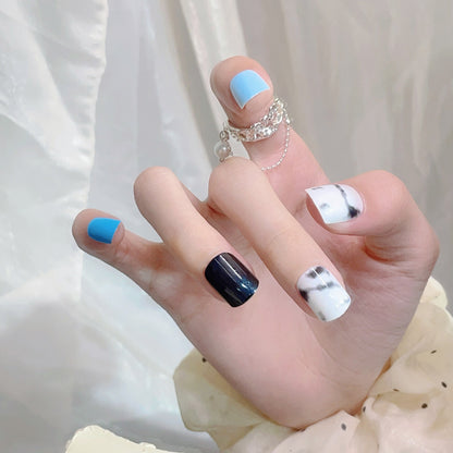 Künstlerisches Press-On Nagelset mit marmorierten Mustern