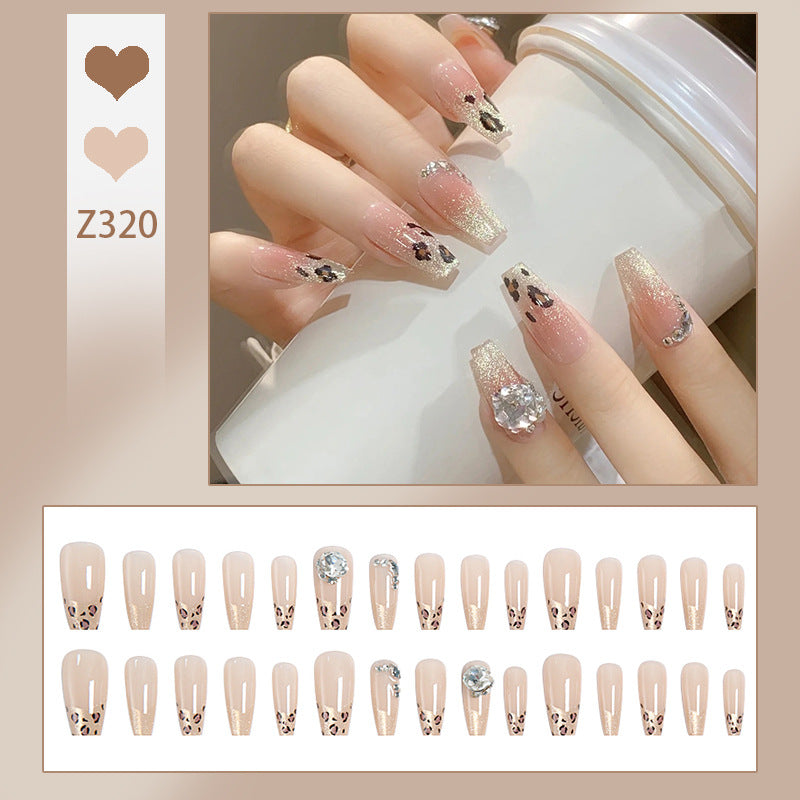 Kunstnagelset mit Glitzer- und Leopardenmotiv Brehn