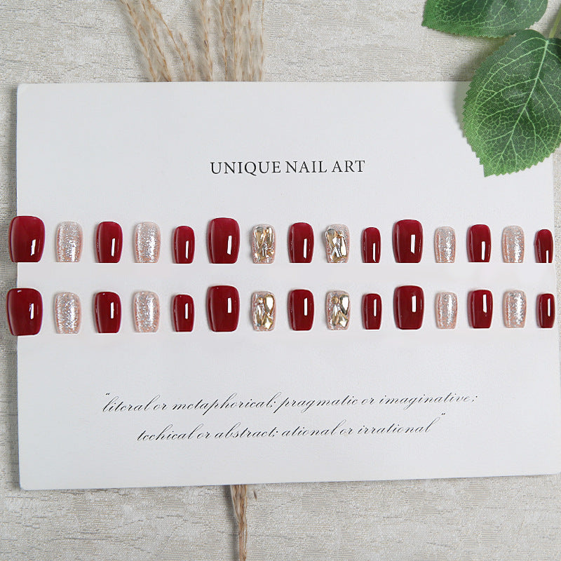 Kunstnagelset mit eleganten Glitzer- und Metallic-Akzenten Brehn